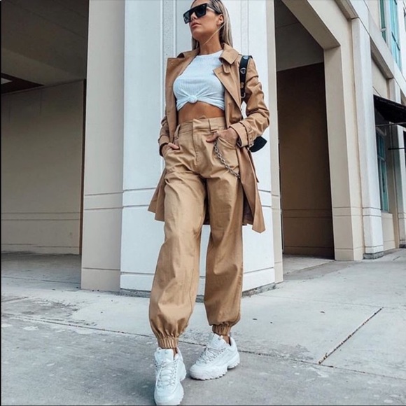 I.AM.GIA Pants - NWOT I.am.gia tan cargo pants with chain